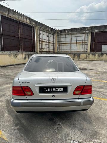 1995 Mercedes Benz 230E 2.3 (A) - 4