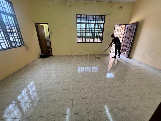 Rumah 2 tingkat (End Lot) di Taman Wangsa Setia Untuk Disewa 4