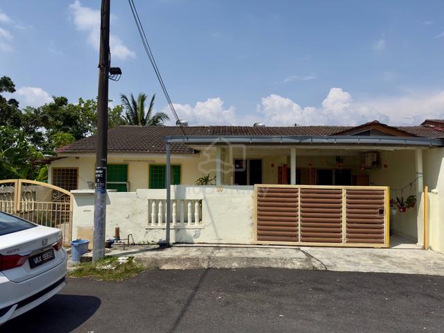 CORNER | RENOVATED - 1 Storey Terrace Bandar Kinrara 4, Puchong 1