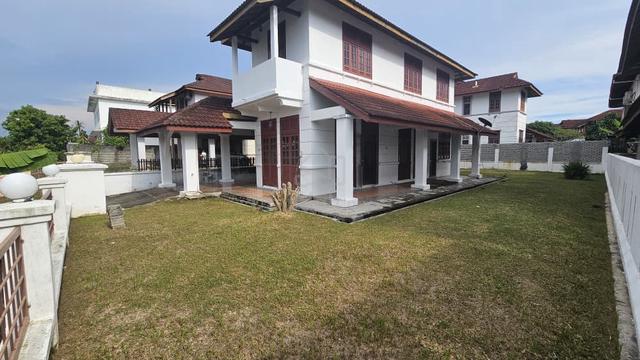 Bungalow Laman Kemboja Kota Seriemas Freehold Tanah Besar 1