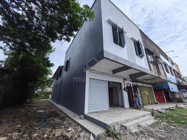 Office Tingkat 1 Endlot 20'x80' 5Bilik 1