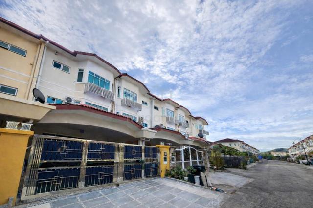 3 Storey House RM 400k Reno Include 1