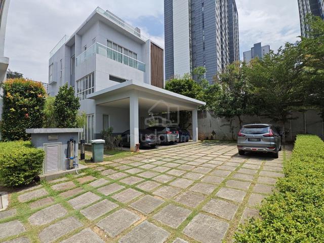 4 STOREY CORNER LOT BANGLO LAKEFRONT VILLA CYBERJAYA with PRIVATE LIFT 1