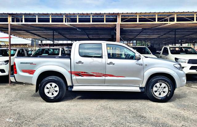 2010 Toyota HILUX 2.5 G FACELIFT DOUBLE CAB (A) - 4