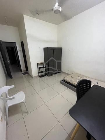 Zamrud Residence Kajang ( Carpark/Own Toilet/Near KTM) 1