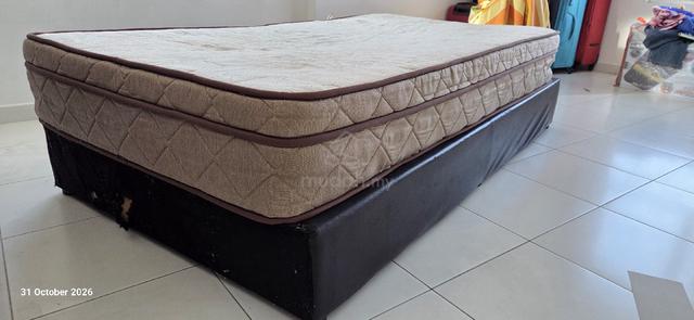 Single bed with frame - photo 2 of 5