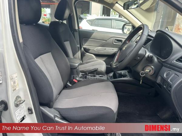 Mitsubishi TRITON 2.5 QUEST (M) TAHUN DIBUAT 2020 - 5