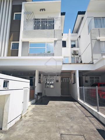 Townhouse Groundfloor Dengkil For Rent Untuk Disewa 1