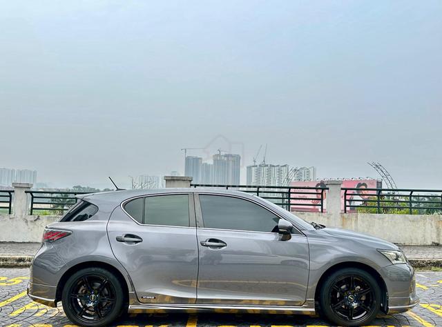 SPORTY💥2013 Lexus CT200 1.8 H LUXURY (HYBRID) - 4