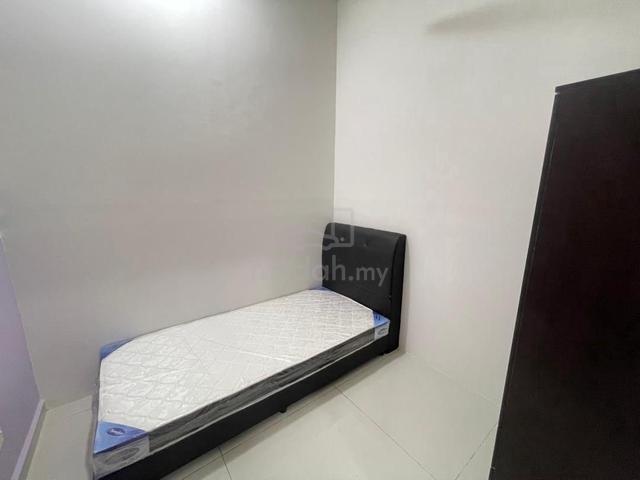 Single Bed Room/ All Race/ Danga Bay/ Utilities WiFi Included/ Bus CIQ 4