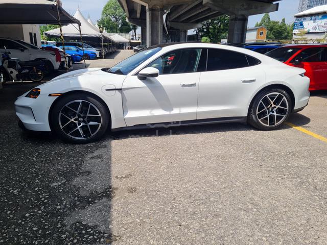 2024 Porsche Taycan Sedan Sunroof Sport Chrono - 5
