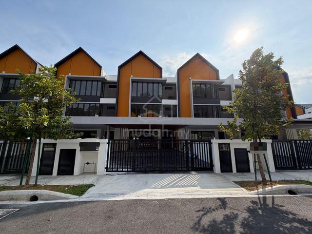 BRAND NEW HUGE PORCH 3 Storey Superlink House, East 57 Taman Melawati 1