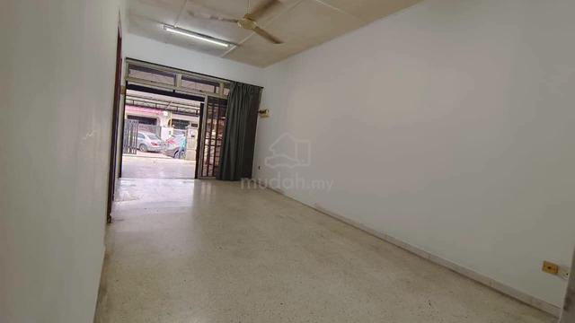 Taman Johor Jaya, 3 Beds 3 Baths Basic Renovated Single Storey Terrace 1