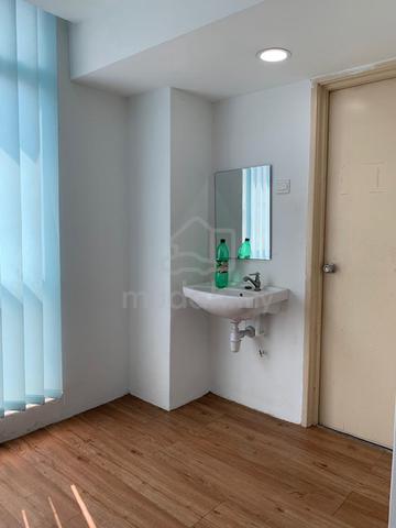 Puchong Bandar Puteri 2, Renovated Office for Rent 1