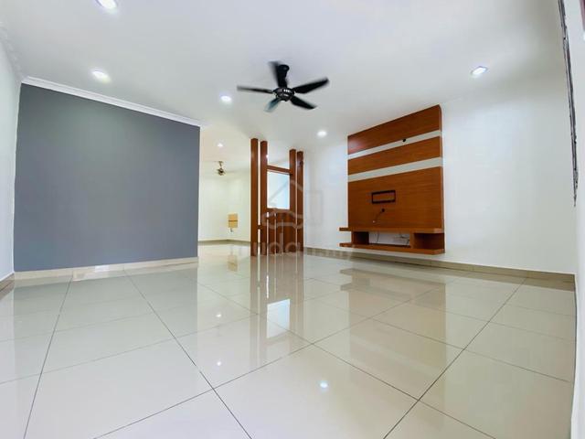 Mount Austin double storey house for rent/austin boulevard 2