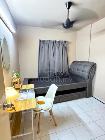 Single room available for rent in Farlim area. 1