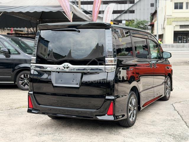Toyota VOXY 2.0 ZS KIRAMEKI III WELCAB FULL LOAN - 2