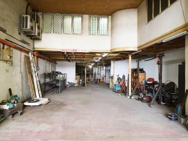 Mount Austin 1.5 Storey Factory For Rent 1