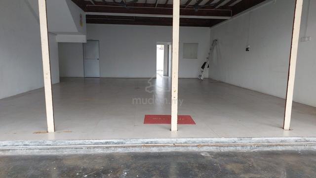 Double storey big size witrh 30sqft x 90 sqft shop lot for rent 1