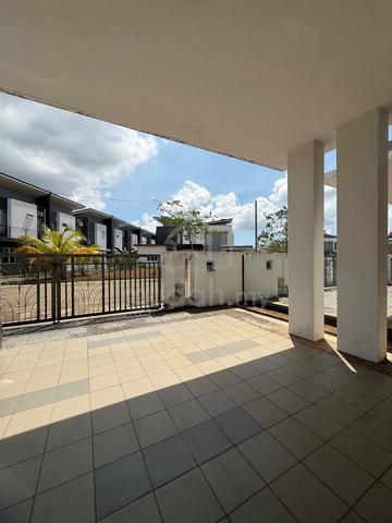 Semi-D Single Storey Lakefront KotaSAS 1