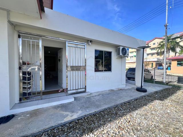 Room for rent @ Iramanis (Tmn Seri Borneo Landed Hse) | Female Tenant 1