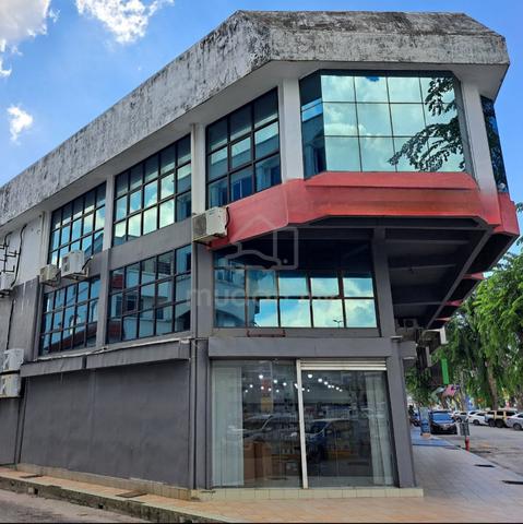 JALAN BESERAH PROMINENT Corner 2- storey shop Ground and First Floor 1