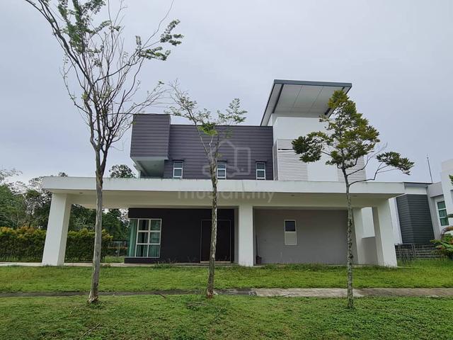 East Ledang Melody Park Bungalow With Pool For Sale 1