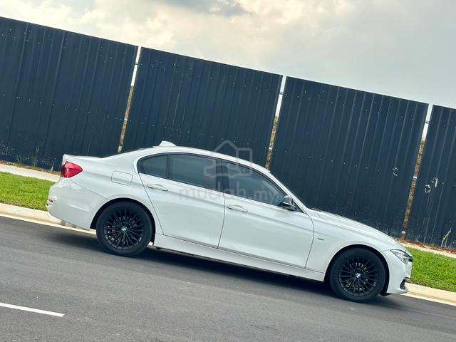 Bmw 318i Luxury 1.5 FACELIFTš„FULL LOANā
- 3