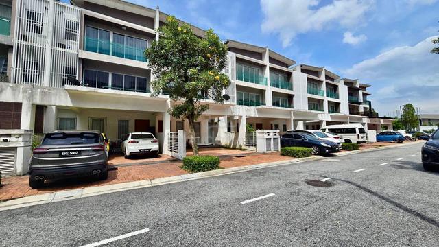 SPACIOUS❗❗ 3-Storey Terraced Taman Subang Mas Subang Jaya ALSTONEA 1