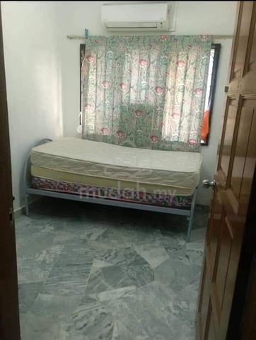 1 small room to let at Kepong Tmn Jinjang Baru for male tenant 1