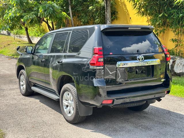 22 7 SEATER DIESEL Toyota LANDCRUISER PRADO 2.8 TX - 4