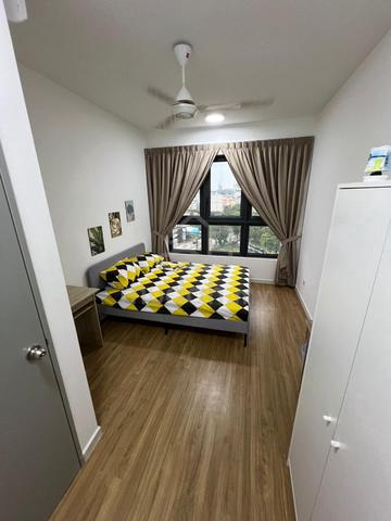 M vertica Condominium Master Room For rent- Lady Only 1