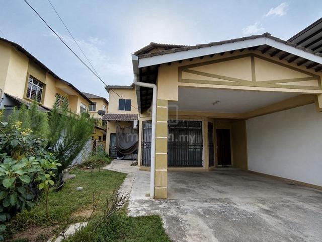 2 Storey Semi D, Taman Dahlia, Bandar Baru Salak Tinggi, Sepang 1
