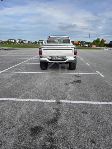 2004 Toyota HILUX 2.5 SR TURBO (A) - 3