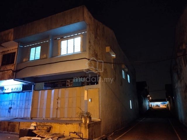 5 Bedrooms Shop House in Taman Cantik Kulai for rent 1