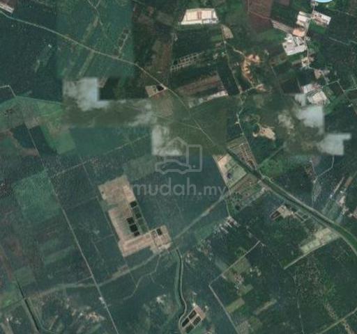 Land besides main road Pekan Nenas 1
