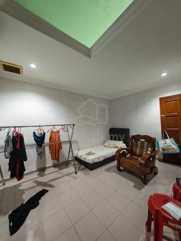 Puteri Wangsa 1