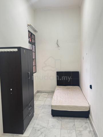 Bilik Sewa Larkin (Frinza Court) 1