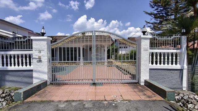 Taman Universiti, Petaling Jaya. 1.5 Storey Bungalow House 1