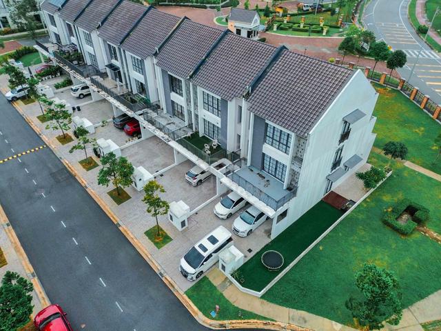 FULLY FURNISH 3Storey Villa Monet Garden Sepang W SPACIOUS GARDEN 1