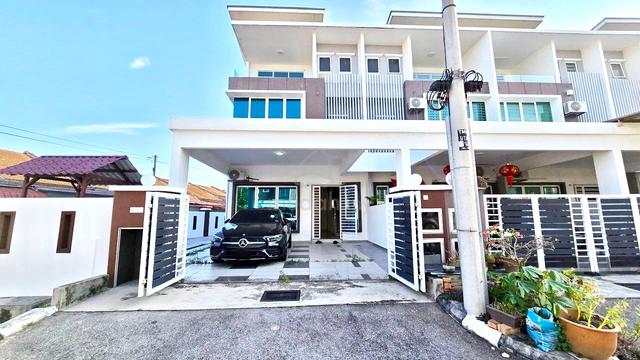 Renovated End Lot Teres 2½ Tingkat Taman Merak Bukit Baru Melaka 1
