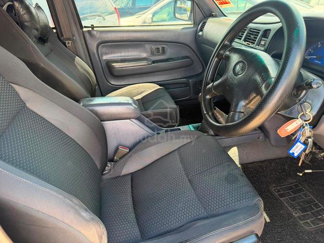 2004 Toyota HILUX 2.5 SR TURBO (M) - 4