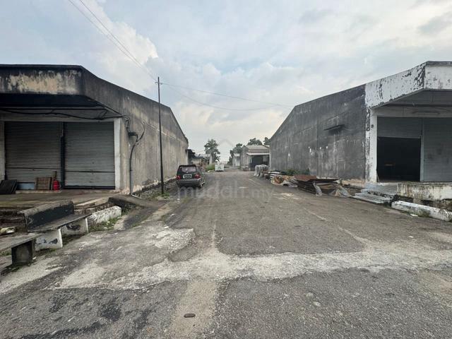 [ 2 adjoining Unit ]  Jalan Kamunting , Bukit Sentosa , Rawang 1