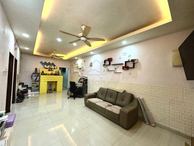 1 Storey For Sale @ Permas Jaya/ 15 Min To CIQ/ Renovated/ 22x75 Sqft 1