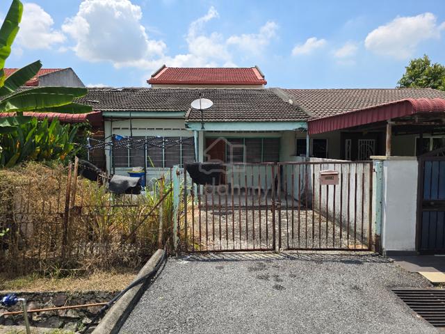 Banting: Renovated 1.5 Storey Terrace Taman Seri Telok Datok Banting 1