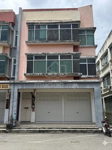 Pusat Perdagangan Bukit Gambir,End Lot 3 Storey Shop Lot For Sale 1