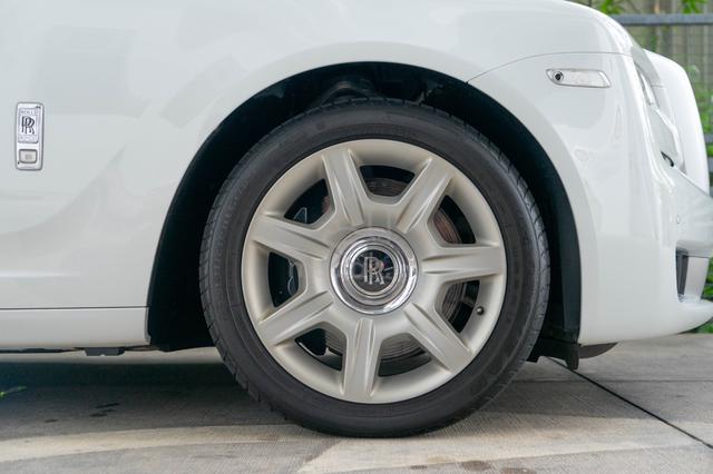 Rolls Royce Ghost Series 2 2018 English White - 3