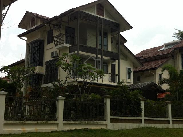 CORNER 3 Storey Semi D Puncak Bangi Golf depan Tasik seksyen 6 7 8 1