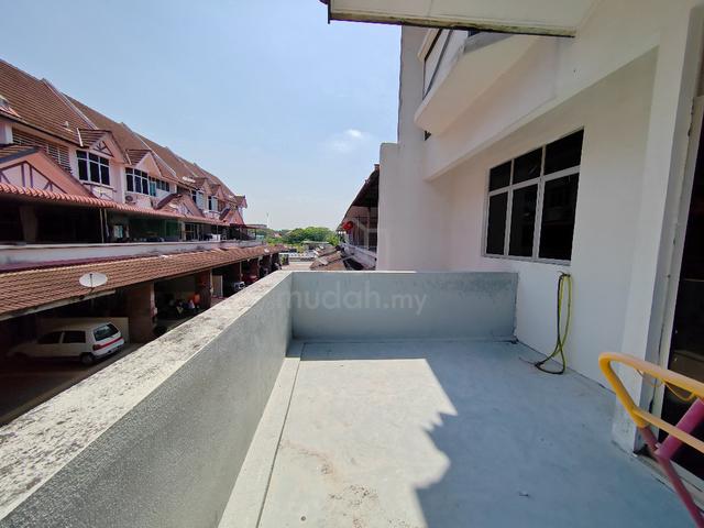 Townhouse Upper Floor Taman Seri Mawar at Raja Uda Butterworth 1