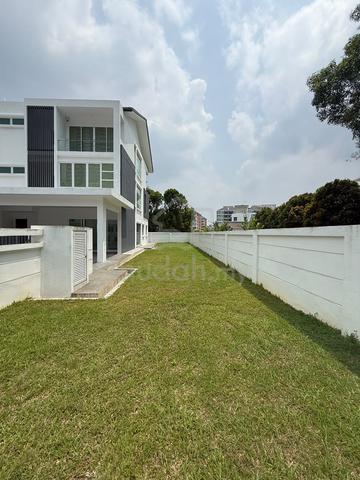 Corner Semid D For Sale 1